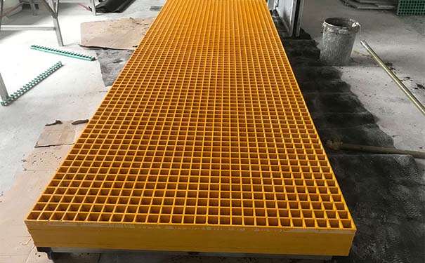 生產玻璃鋼格柵板設備廠家